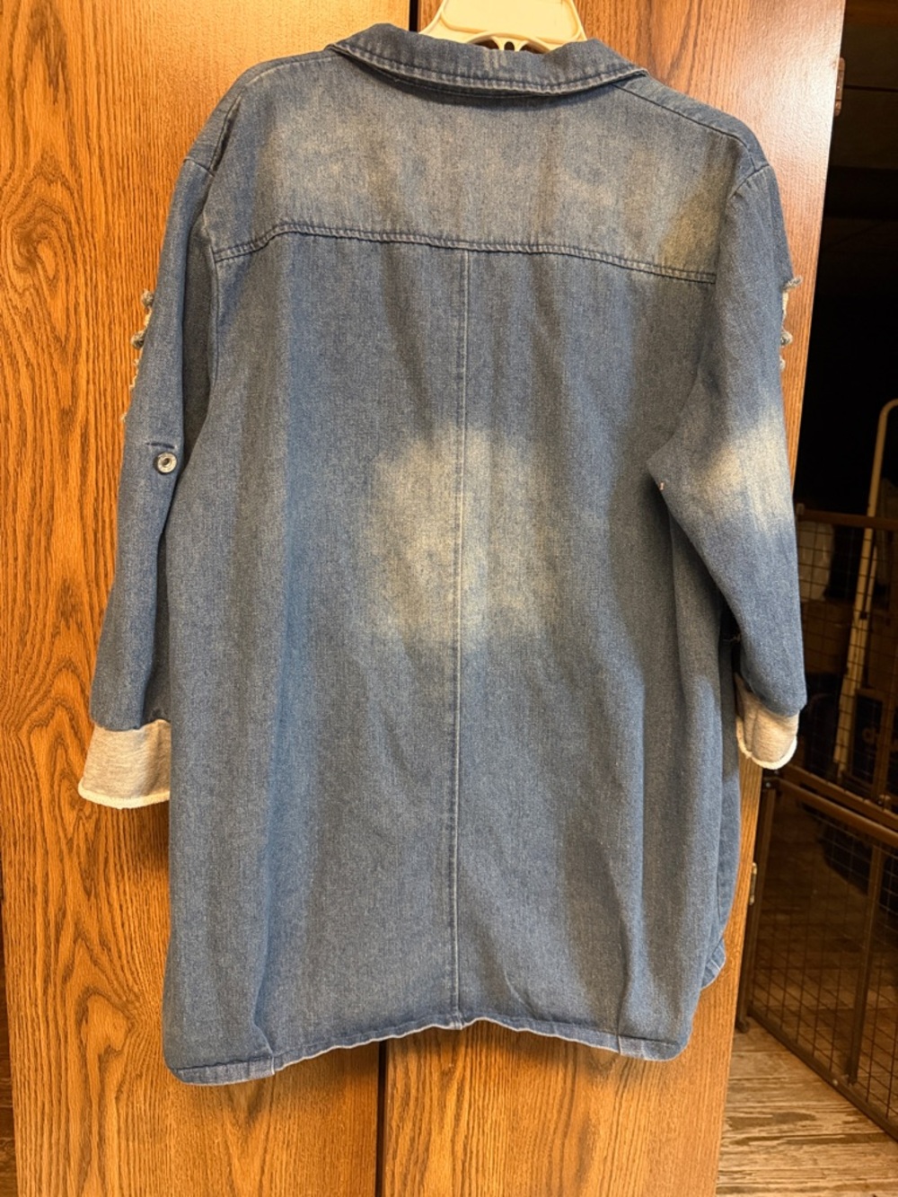 Women’s Distressed Denim Shirt/Jacket Size XL PreOwned - Picture 6 of 9